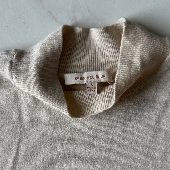 Skies Are Blue Ivory Sleeveless Top - Picture 2 of 8